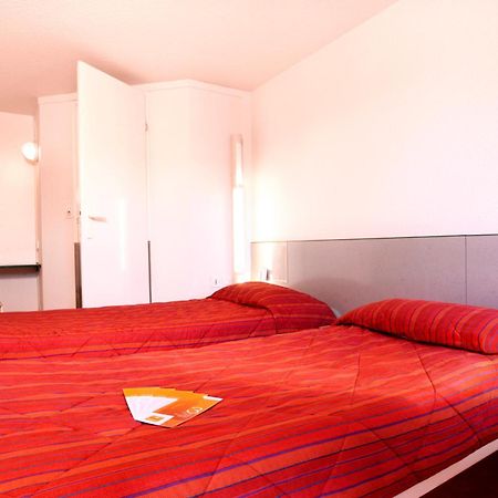 Premiere Classe Evreux Évreux Quarto foto A typical room at a Campanile hotel