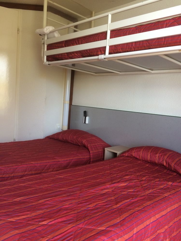 Premiere Classe Evreux Évreux Exterior foto Bunk beds in a hotel room