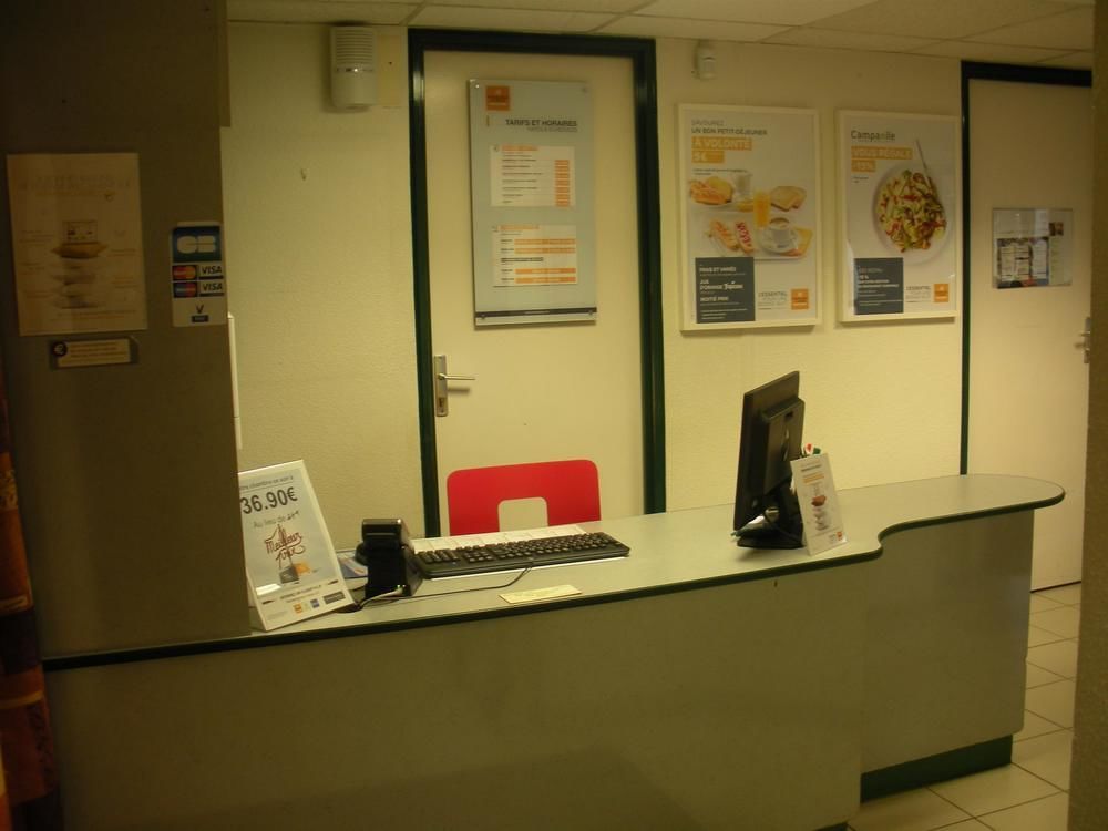 Premiere Classe Evreux Évreux Exterior foto Reception desk at the University of Brighton