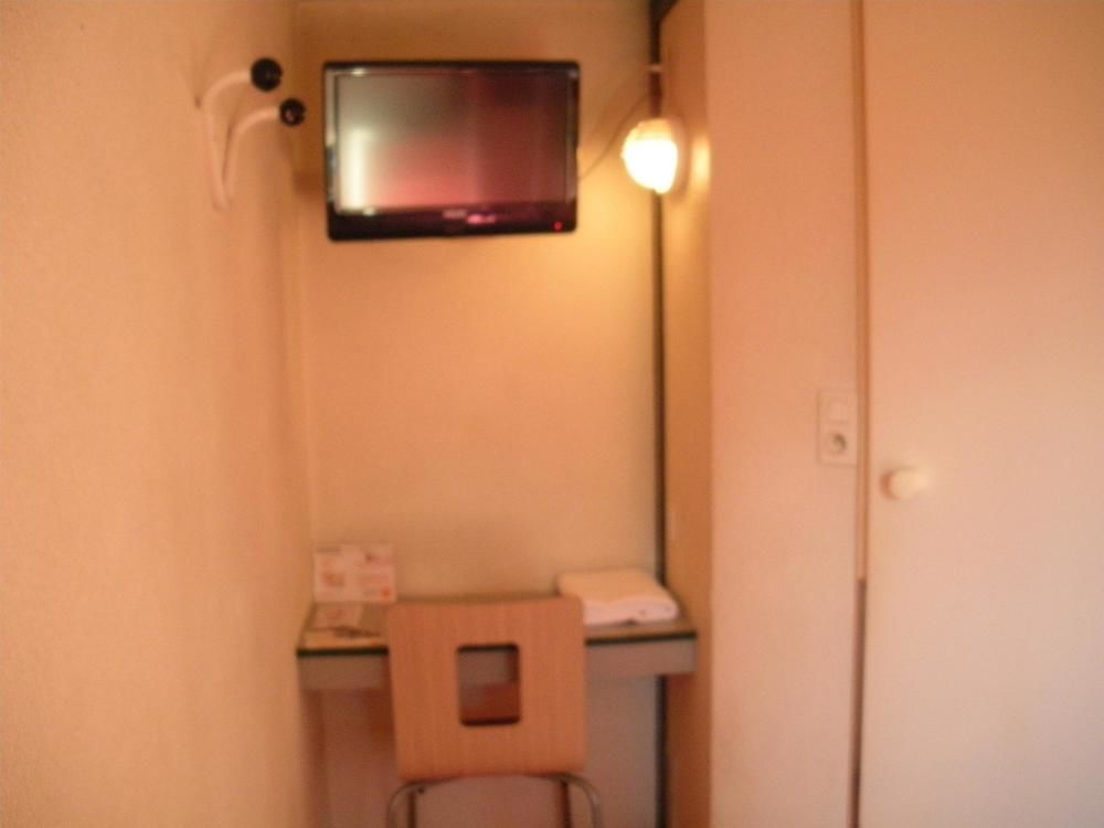 Premiere Classe Evreux Évreux Exterior foto A room at a typical Japanese love hotel