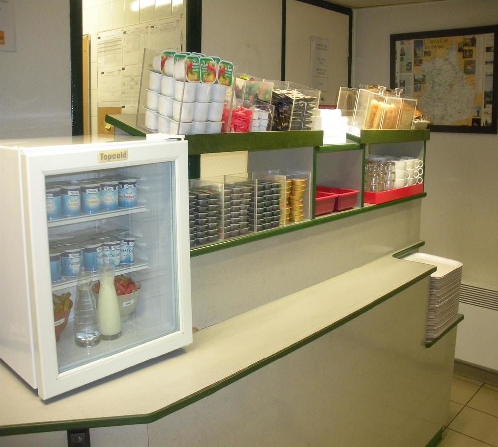 Premiere Classe Evreux Évreux Exterior foto A counter refrigerator