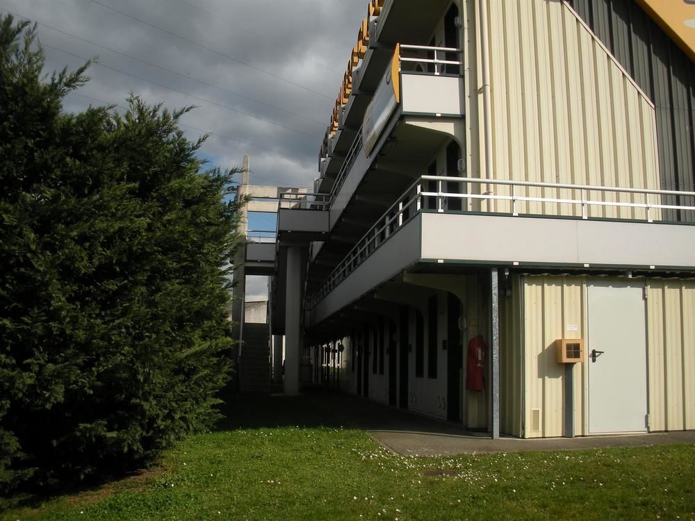 Premiere Classe Evreux Évreux Exterior foto The "Maison du Savoir"