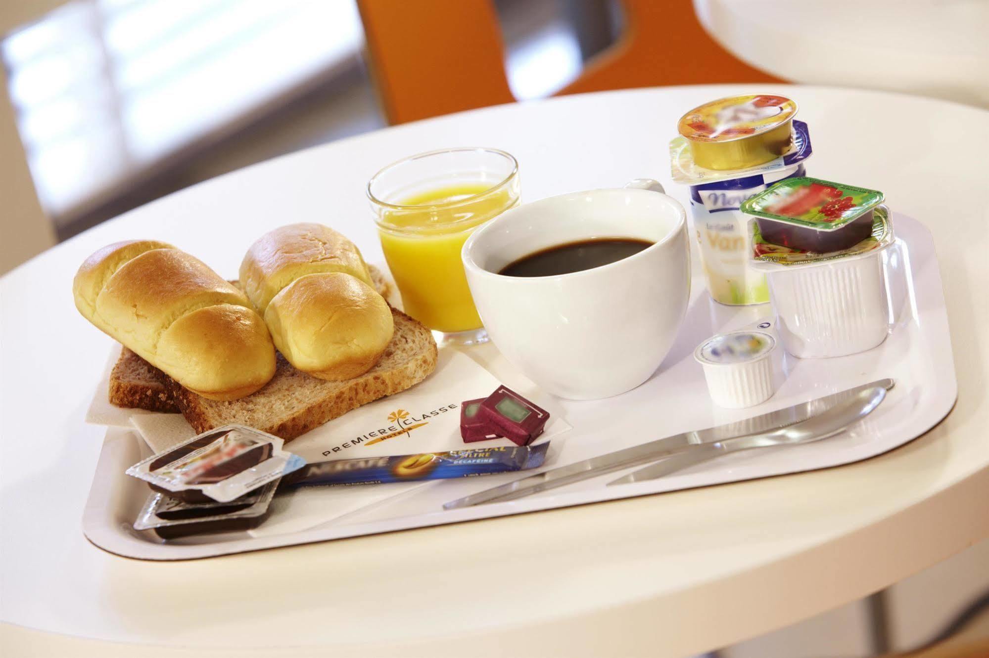 Premiere Classe Evreux Évreux Exterior foto A typical breakfast