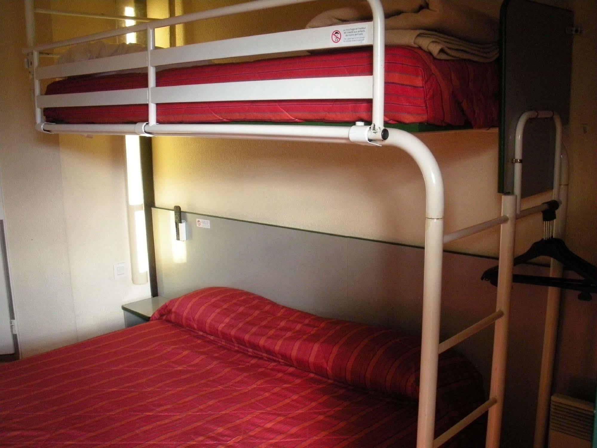 Premiere Classe Evreux Évreux Exterior foto A bunk bed